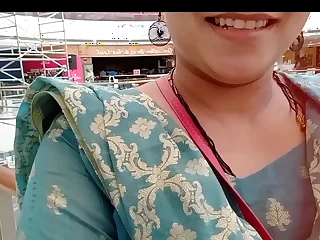 Sexy Aunty Pissing Anent Elevate d vomit Toilet Anent Mumbai Ostentatious display