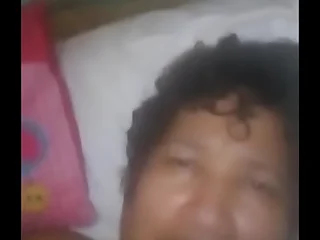 Puta madura masturbandose