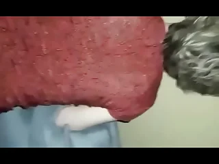 Fodendo o c&uacute; da coroa safada e gostosa